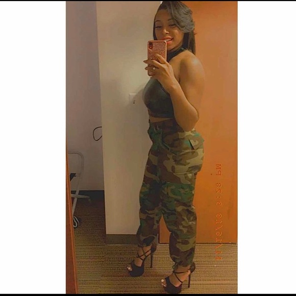 Camouflage pant only worn once - Picture 2 of 6